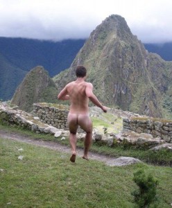 meztelenkedés a Machu Picchunál